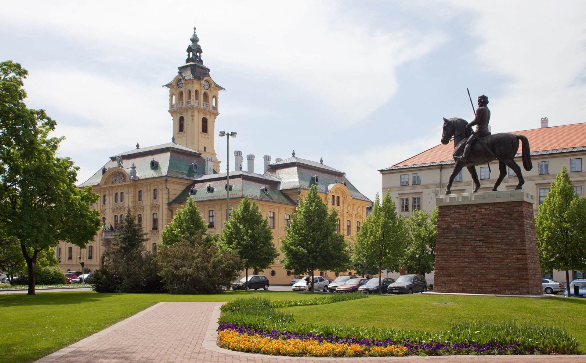Varoshaza, City House in Szeged, Hungary