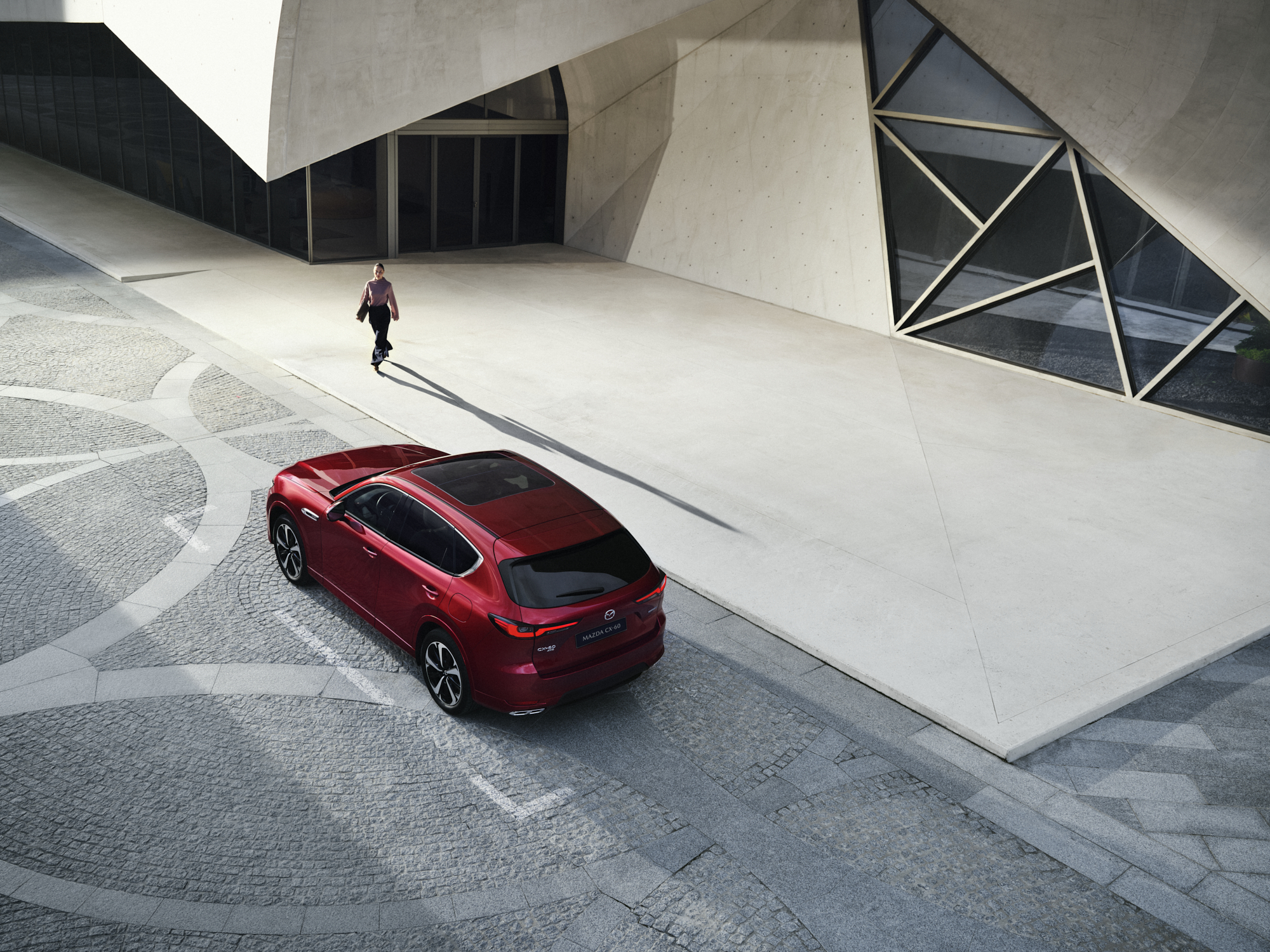 2025 CX 60 IPM1 Sideshot 05 Nameplate